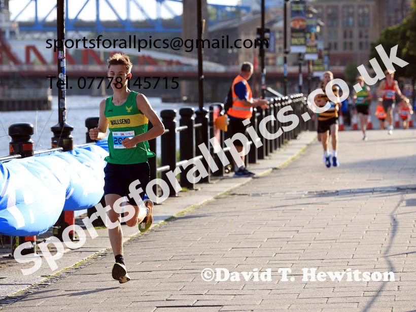 Junior 3k, 2024 Quayside 5k Road Race, Newcastle/Gateshead.  Photo: David T. Hewitson/Sports for All Pics